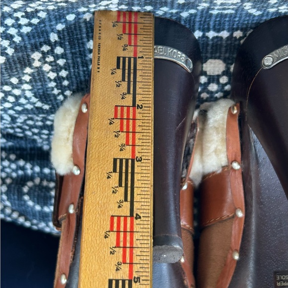 MICHAEL KORS SHEARLING CHESTNUT CLOGS - Picture 7 of 9